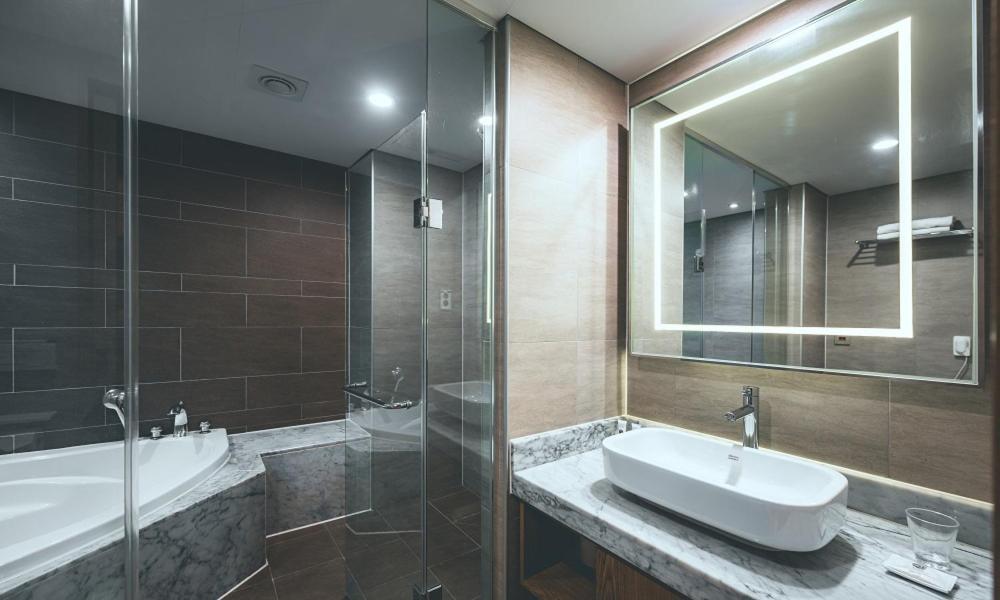 Wonju City Hotel Hyeoksin Exterior photo