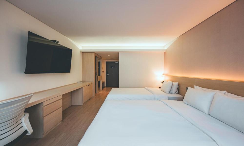 Wonju City Hotel Hyeoksin Exterior photo