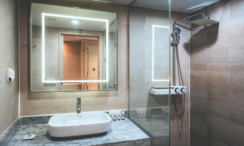 Wonju City Hotel Hyeoksin Exterior photo