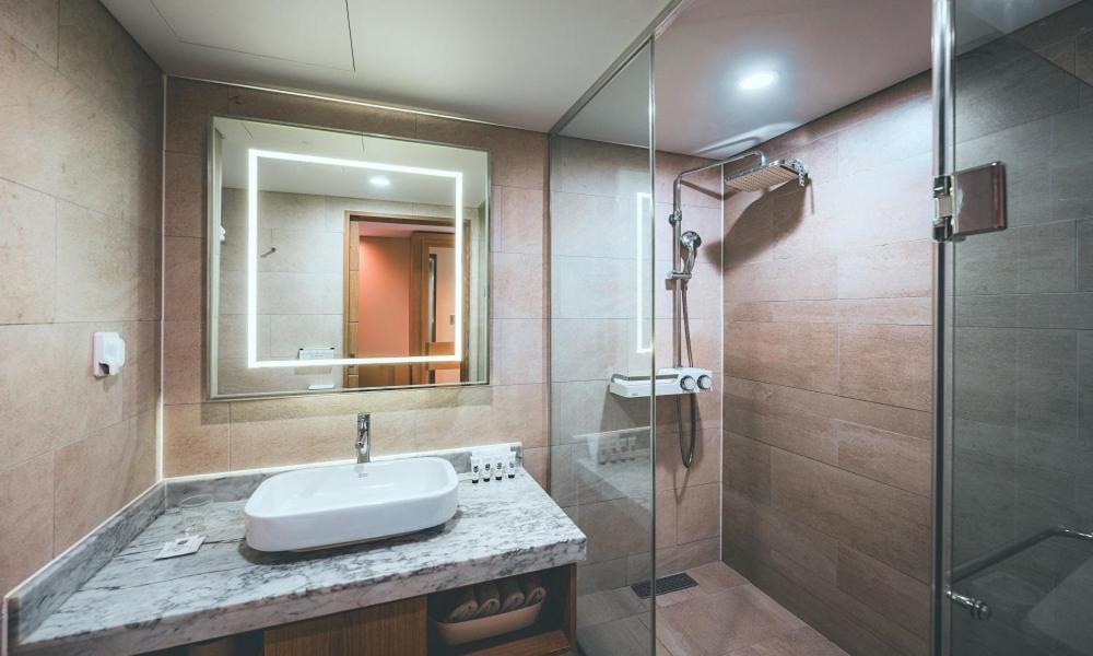 Wonju City Hotel Hyeoksin Exterior photo
